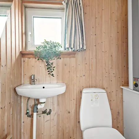 Semesterbostad Beautiful In Fan With Sauna *